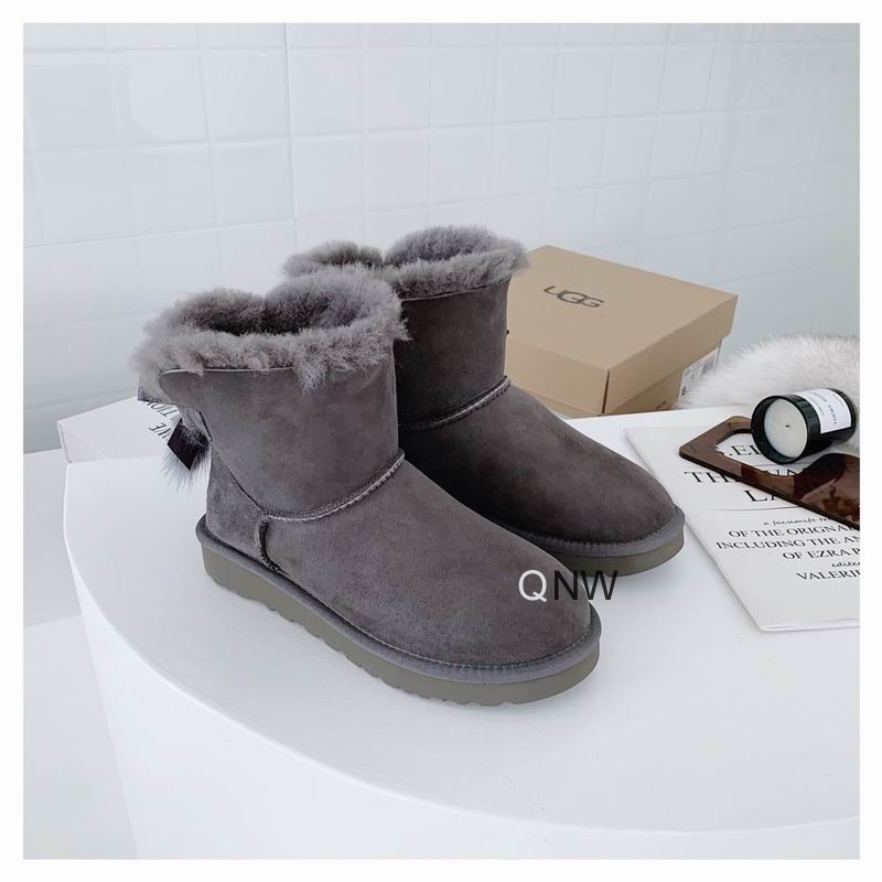 UGG Women's Shoes 550